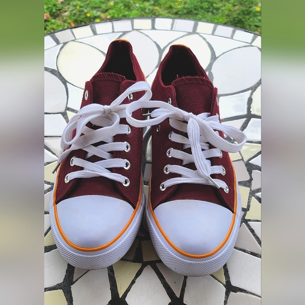 Women's canvas sneakers